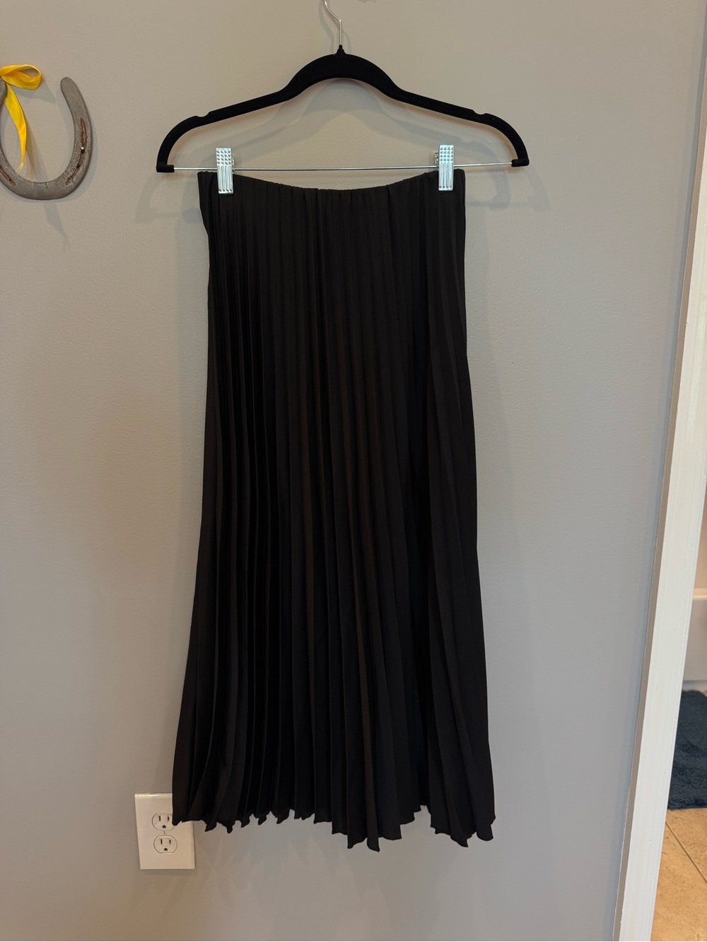 Black Pleated Midi Skirt - Women